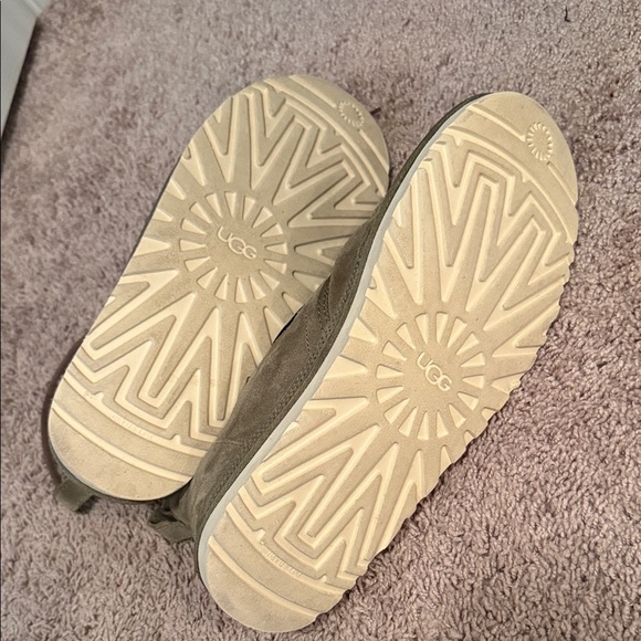 UGG Men's Tan Suede Boots - Picture 4 of 5